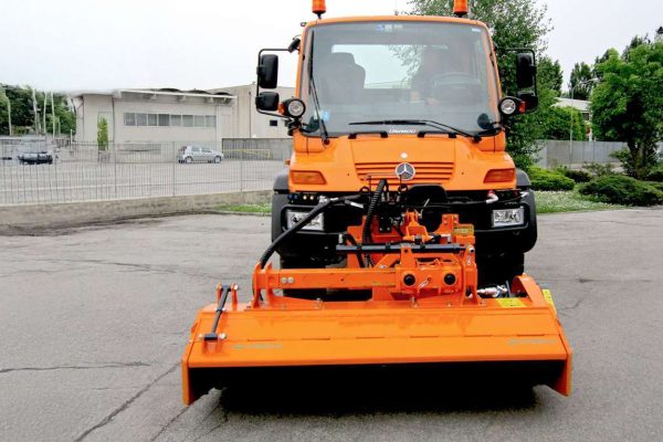 Braccio tagliaerba per autocarro Rodeo UF di Hymach